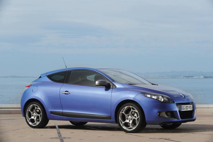  Renault Megane Coupe GT 2011 года  (фото 2 из 13)